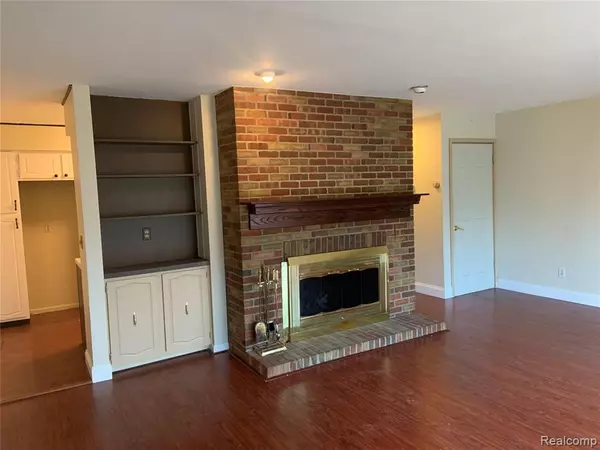 Flint, MI 48532,6320 Laurentian. Court