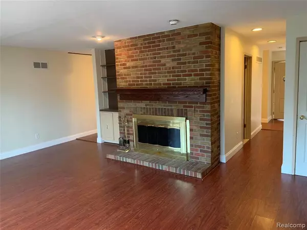 Flint, MI 48532,6320 Laurentian. Court