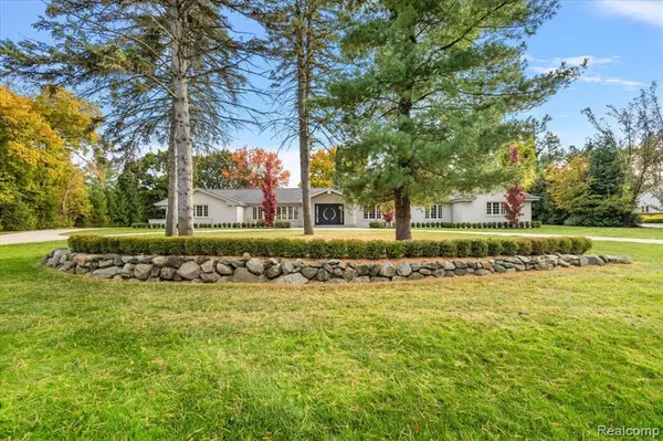 Bloomfield Hills, MI 48301,5741 Snowshoe Circle