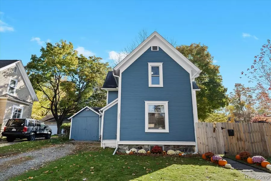 221 S Barnard Street, Howell, MI 48843