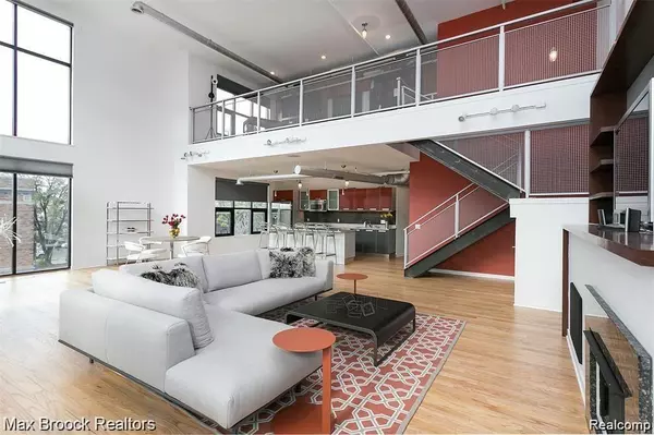 Royal Oak, MI 48067,100 N Center