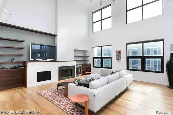 Royal Oak, MI 48067,100 N Center