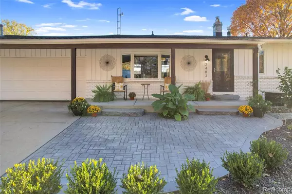 Fenton, MI 48430,2483 Malibu Court