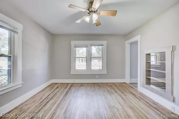 Royal Oak, MI 48067,220 N Maple Avenue Unit #1