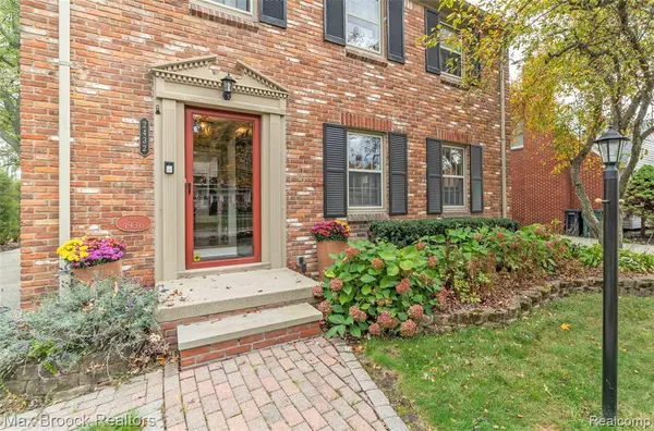 Royal Oak, MI 48073,2432 Maplewood Avenue