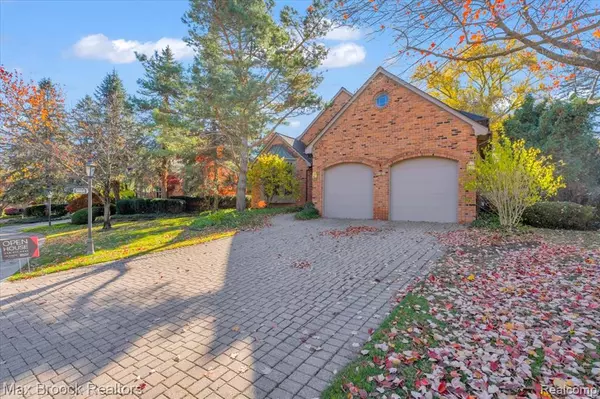 Bloomfield Hills, MI 48304,5554 Pine Brooke Court