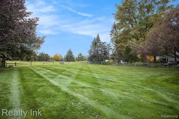 Haslett, MI 48840,5868 Buttonwood Drive