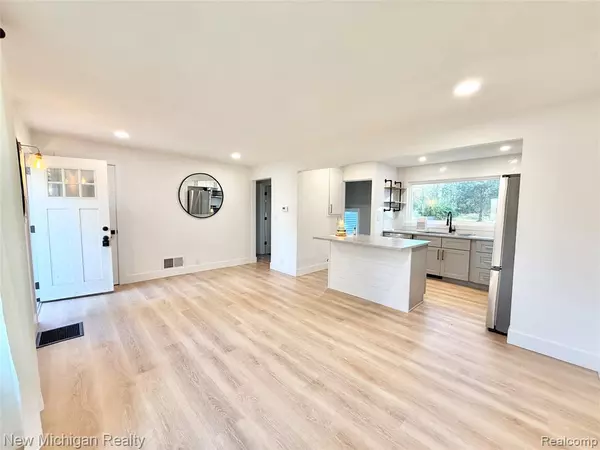 Fenton, MI 48430,823 W Silver Lake Road