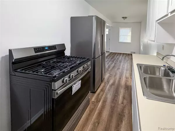 Fenton, MI 48220,2932 Grayson Street