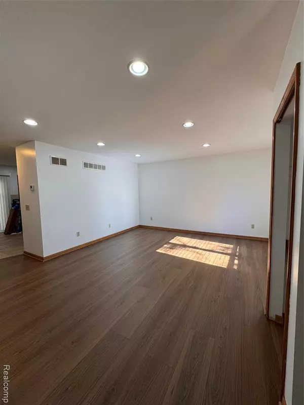 Madison Heights, MI 48071,38 W Brockton Avenue