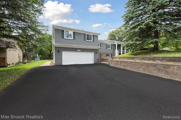 5620 Eastman Boulevard, West Bloomfield, MI 48323