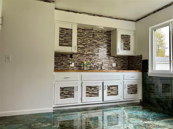 Dearborn Heights, MI 48125,4863 Glenis Street