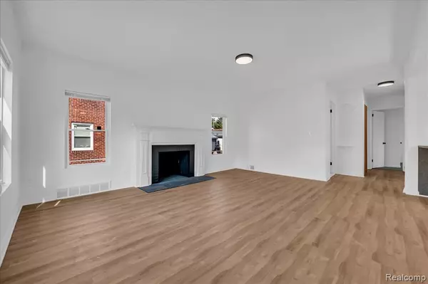 Detroit, MI 48235,16546 Sussex Street