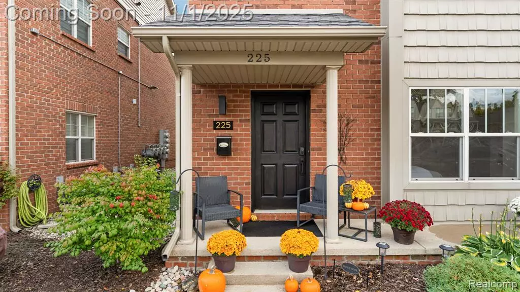 225 Oak Street, Wyandotte, MI 48192