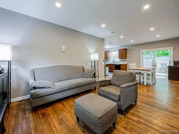 Waterford, MI 48329,2512 Grandview Boulevard