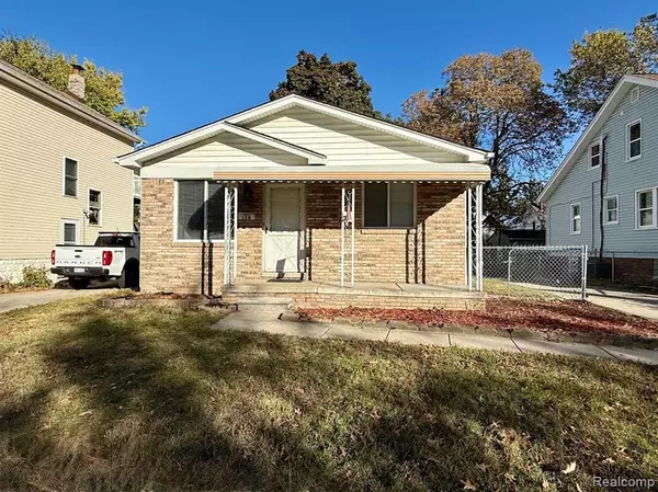 138 W Robert Avenue, Hazel Park, MI 48030