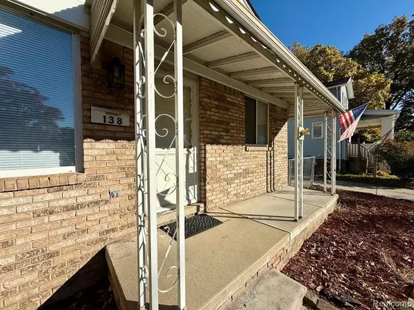 Hazel Park, MI 48030,138 W Robert Avenue