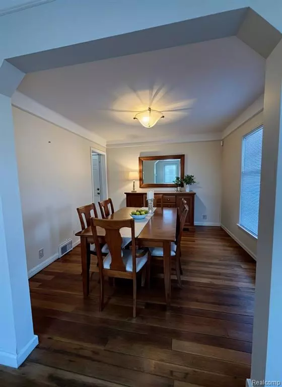 Detroit, MI 48224,15763 Munich