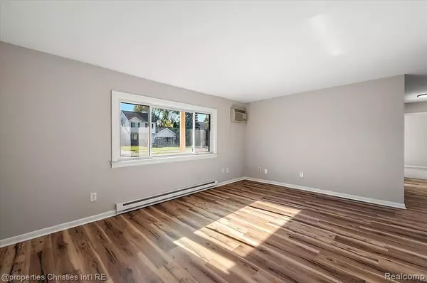 Waterford, MI 48327,7040 Villa Drive