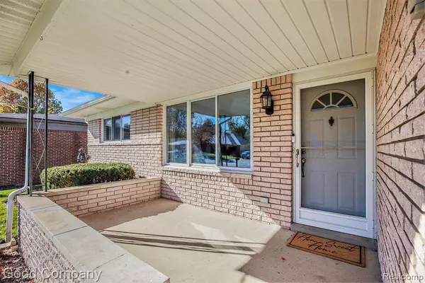 Clinton Twp, MI 48035,35461 Young Drive