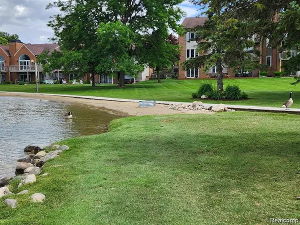 Waterford, MI 48329,3388 Loon Lake Court