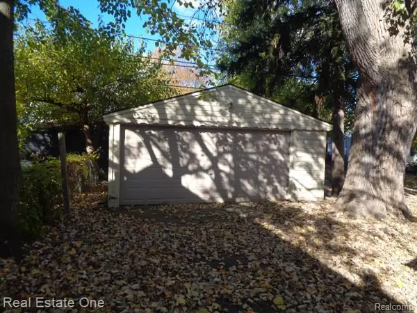 Ferndale, MI 48220,1489 Woodward Heights