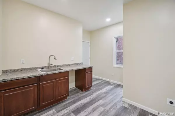 Detroit, MI 48202,127 WOODLAND Street