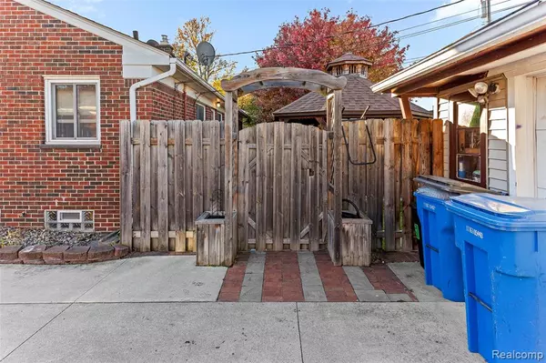 Dearborn Heights, MI 48127,8681 Whitefield Street