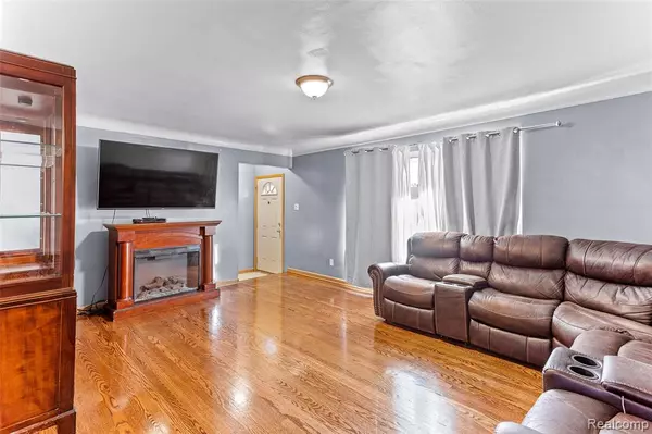 Dearborn Heights, MI 48127,8681 Whitefield Street