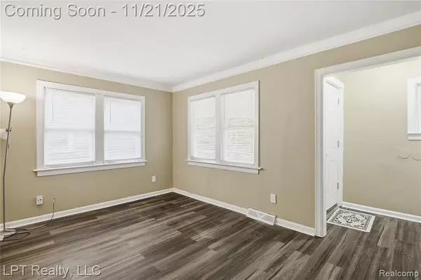 Redford, MI 48240,19357 Centralia