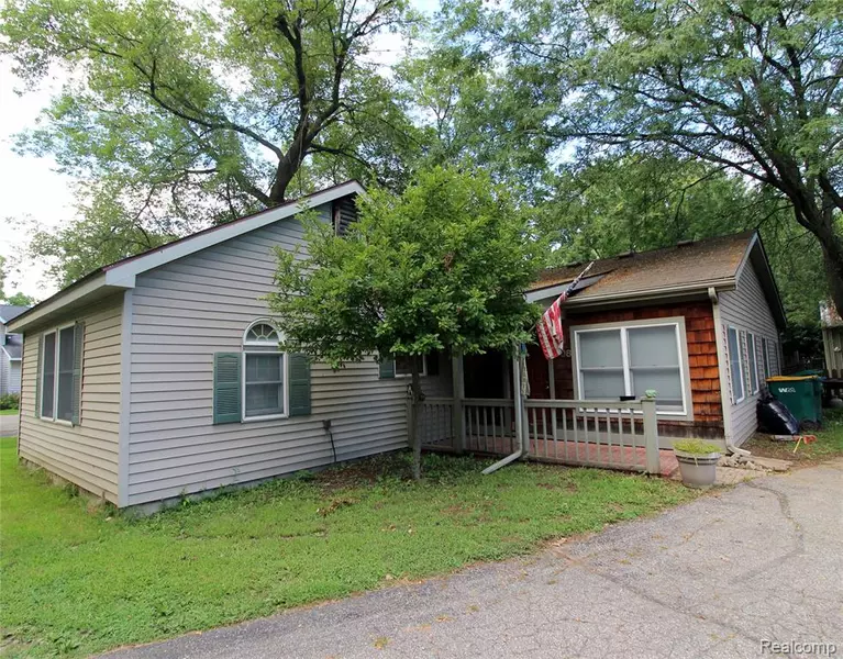 308 N Seymour Road, Flushing, MI 48433