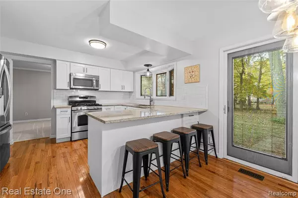 Troy, MI 48085,2184 Highbury Drive