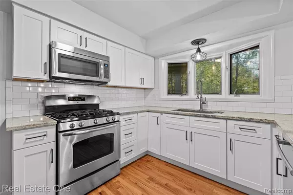 Troy, MI 48085,2184 Highbury Drive