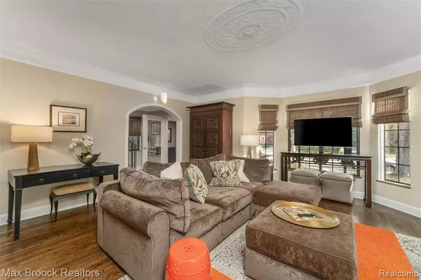 Grosse Pointe Park, MI 48230,1425 Bedford Road