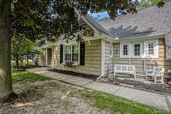 Grand Blanc, MI 48439,9818 BURNING TREE Drive