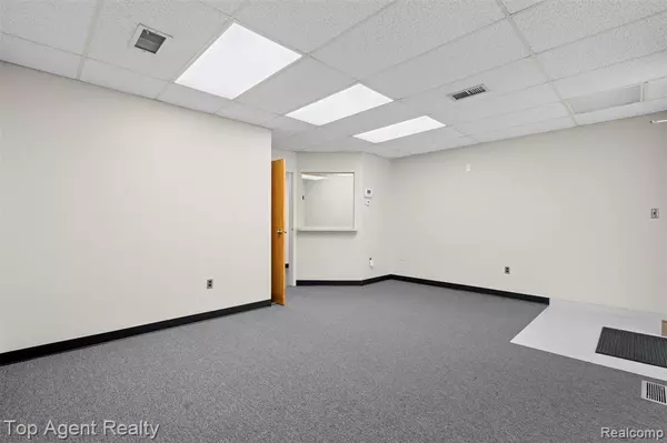 Rochester, MI 48307,967 Oakwood Drive