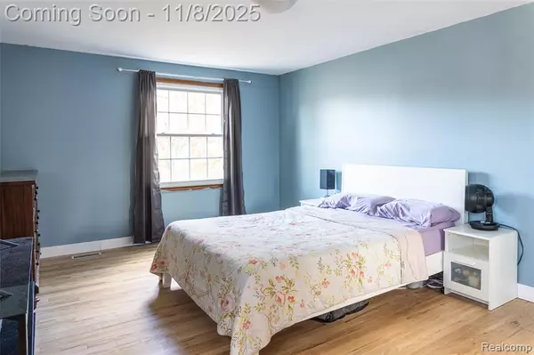 Farmington Hills, MI 48336,25315 Lyncastle Street