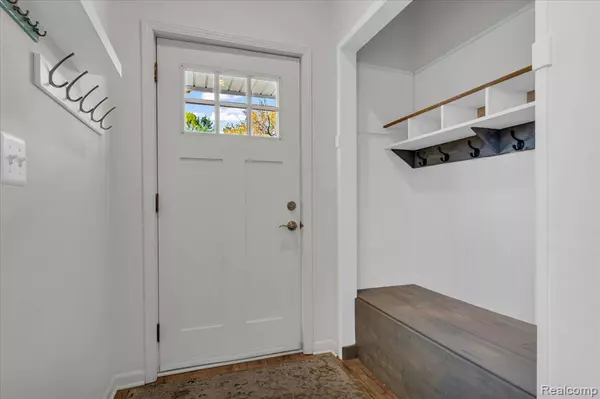 Hazel Park, MI 48030,26 W Garfield Avenue