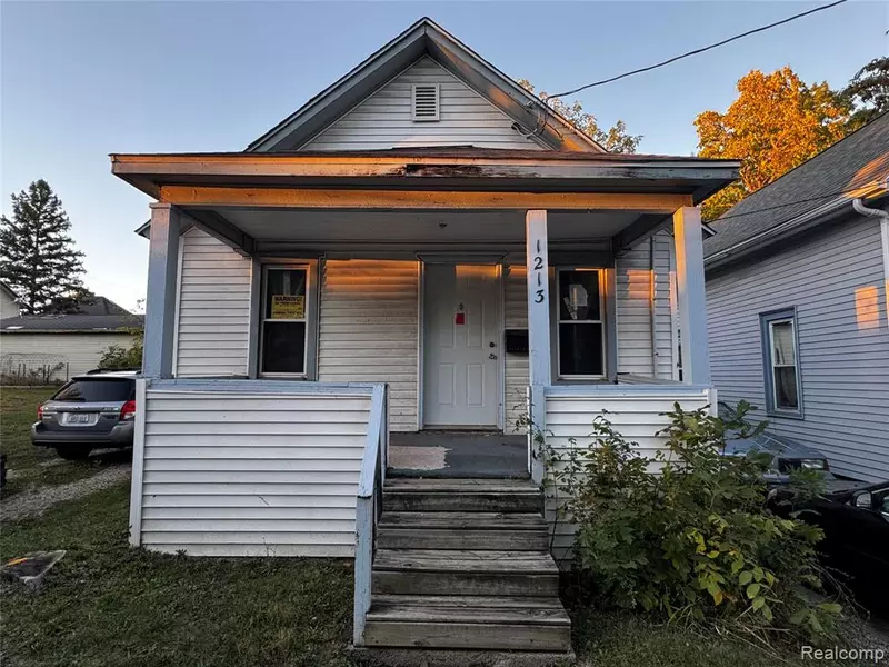 1213 E Kalamazoo Street, Lansing, MI 48912
