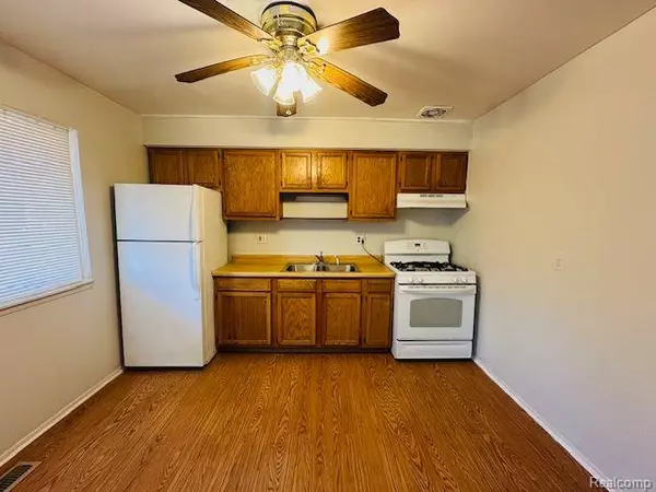 Lincoln Park, MI 48146,819 FRANK Avenue