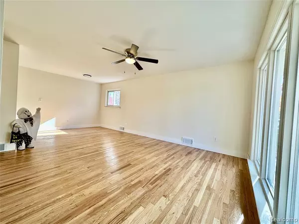 Clinton Twp, MI 48035,35244 Rutherford Street