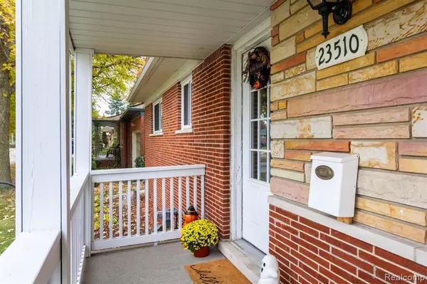 Saint Clair Shores, MI 48082,23510 Playview Street