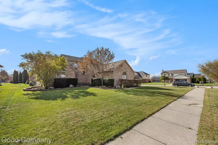 52117 Pebble Creek Drive, New Baltimore, MI 48047