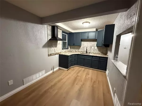 Detroit, MI 48219,20084 Greenview Avenue