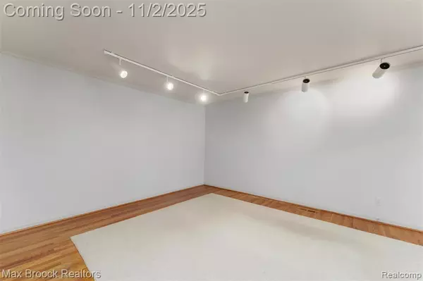 West Bloomfield, MI,5946 Cherry Crest Drive