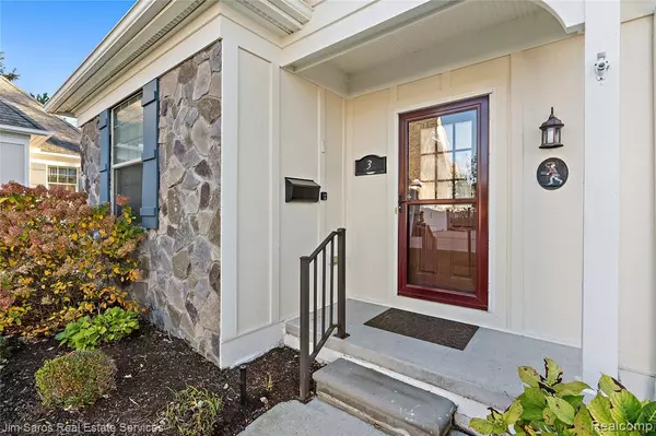 Grosse Pointe Woods, MI 48236,3 S River Court