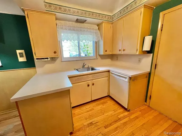 Saint Clair Shores, MI 48082,29937 Maplegrove Street