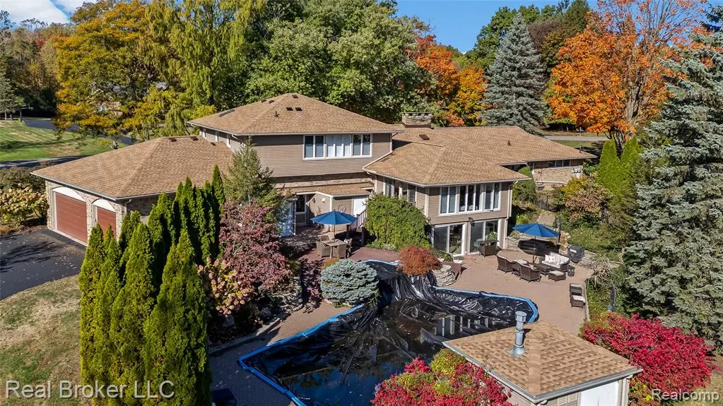 7357 W Greenwich Drive, Bloomfield Hills, MI 48301