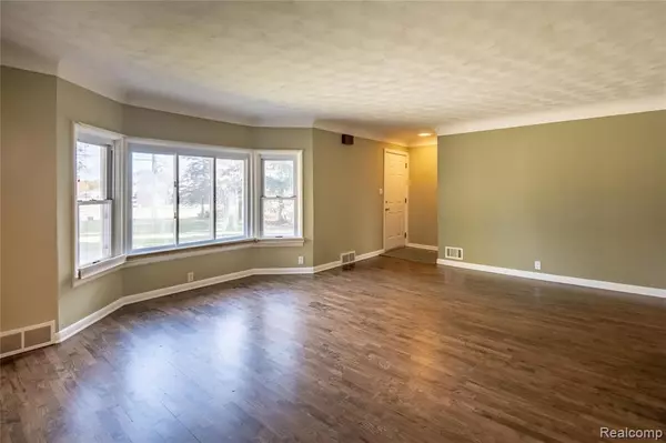 Grand Blanc, MI 48439,8354 Fenton Road