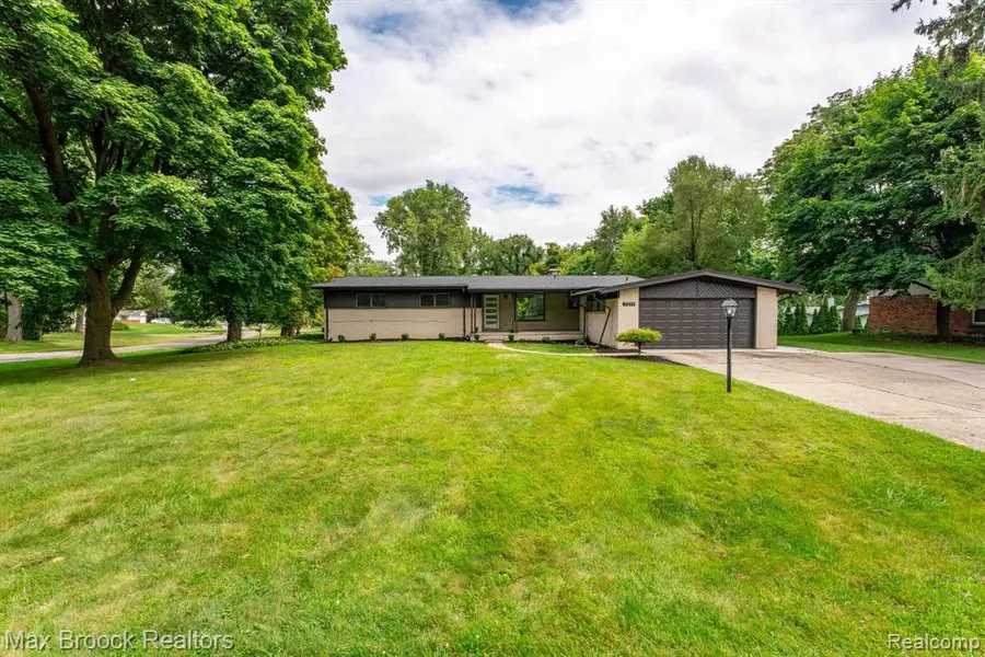 7011 White Pine Drive, Bloomfield Hills, MI